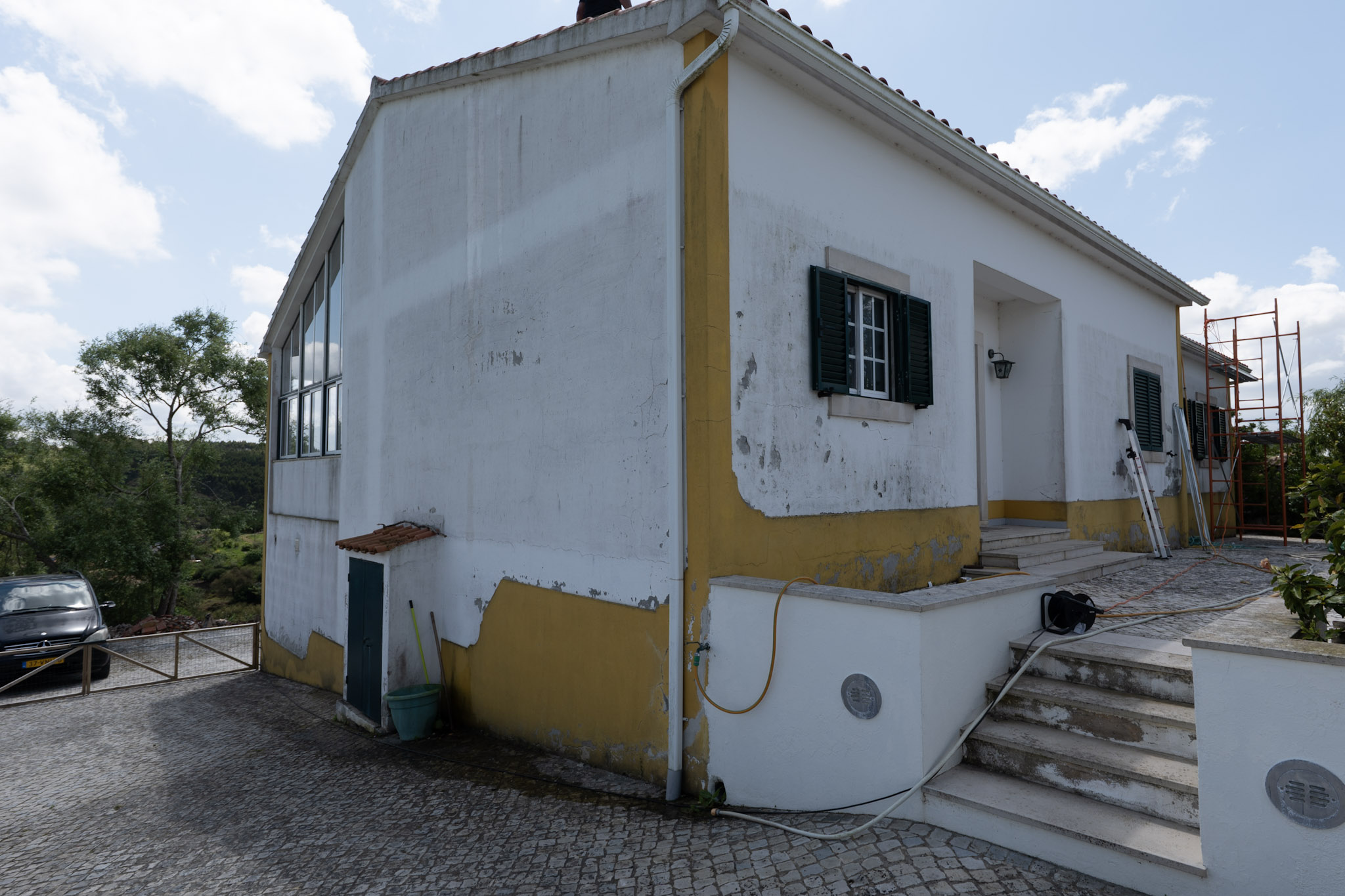 P1281182